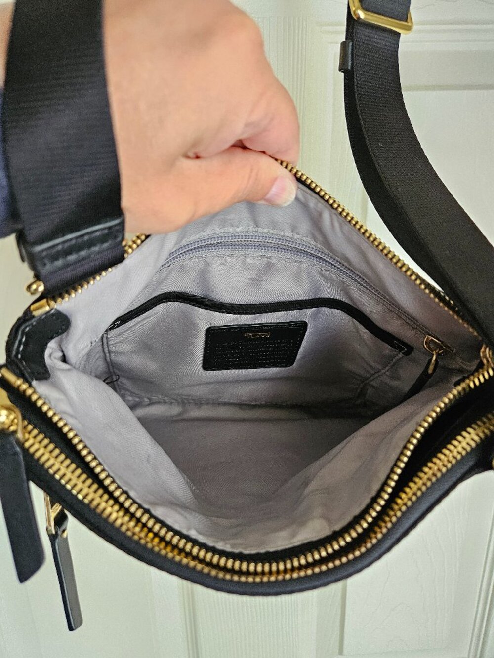 TUMI Black Nylon Crossbody, Voyageur Tula Bag - Picture 4 of 9